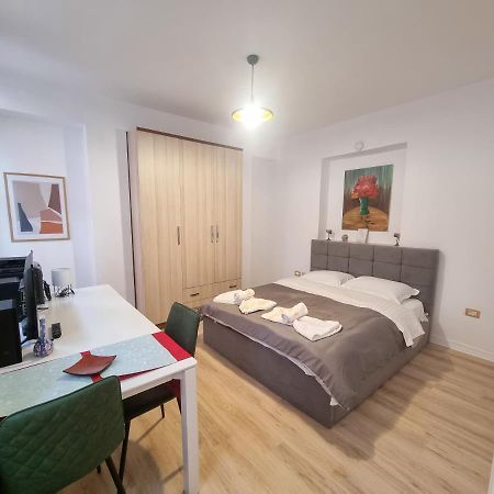 Cozy Apartment In City Center Tirana Buitenkant foto