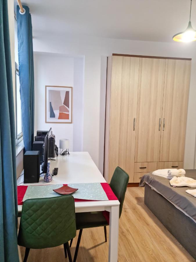 Cozy Apartment In City Center Tirana Buitenkant foto