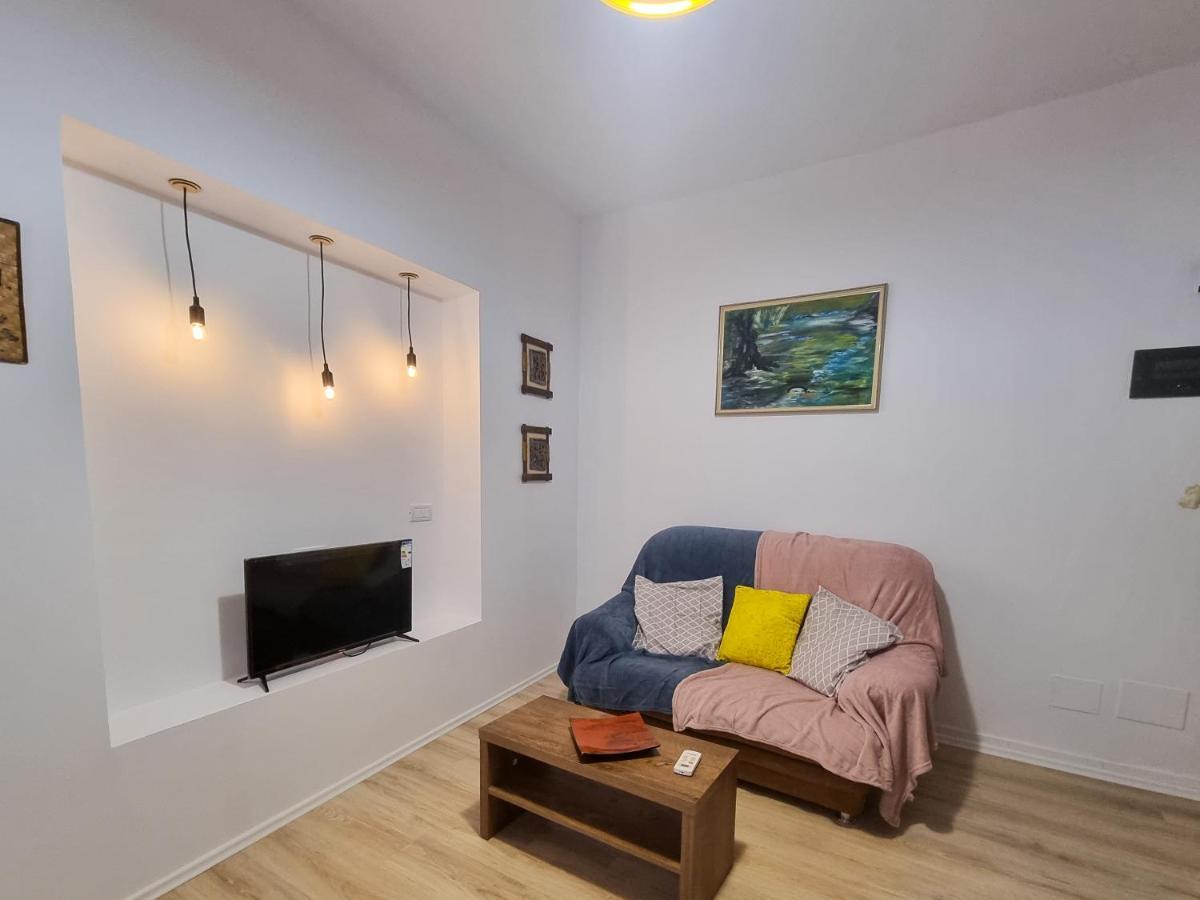 Cozy Apartment In City Center Tirana Buitenkant foto